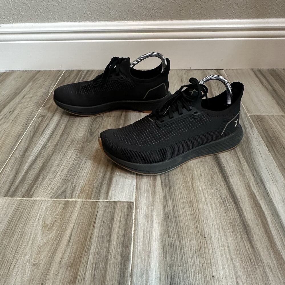 FLUX Women Adapt Run Waterproof Stealth Black Athletic Barefoot Knit Shoes SZ 8